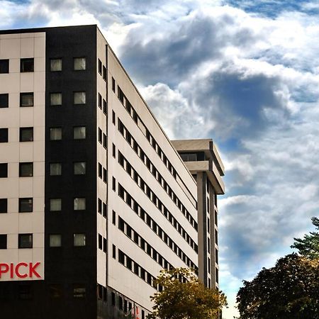 Moevenpick Hotel Abidjan Bagian luar foto