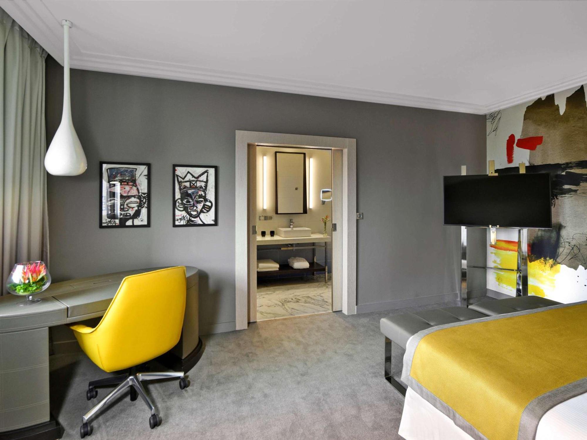 Moevenpick Hotel Abidjan Bagian luar foto
