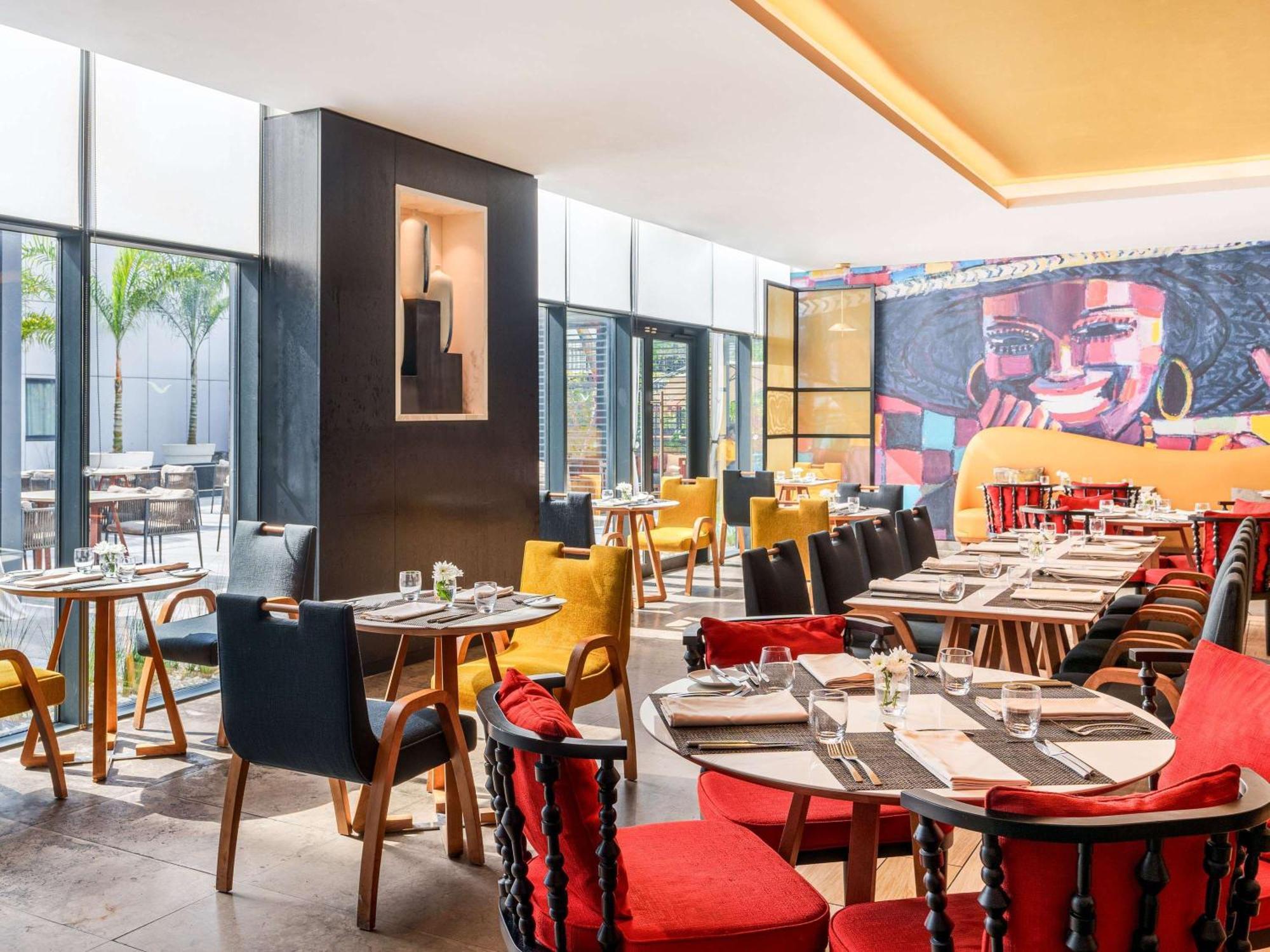 Moevenpick Hotel Abidjan Bagian luar foto