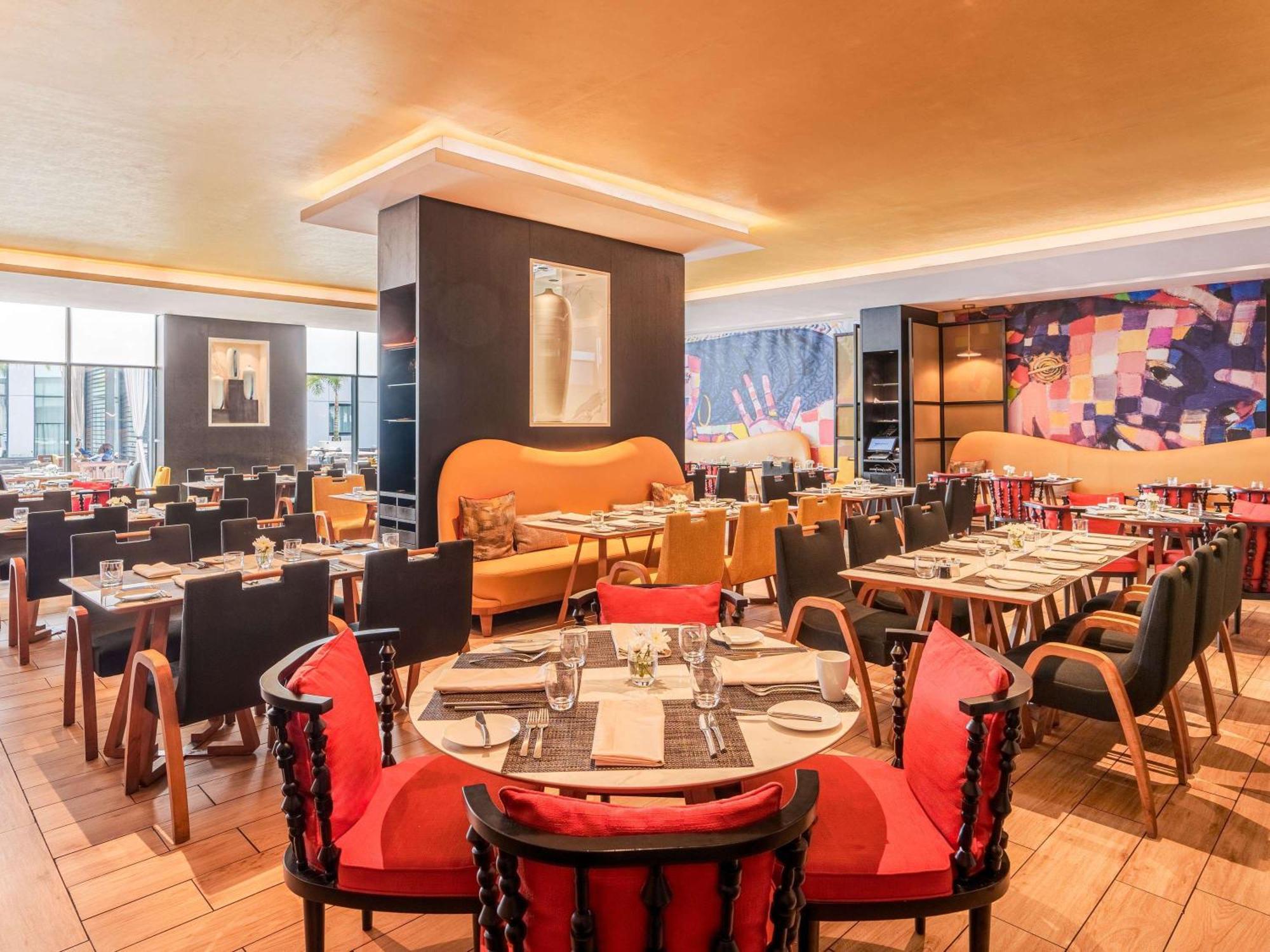 Moevenpick Hotel Abidjan Bagian luar foto