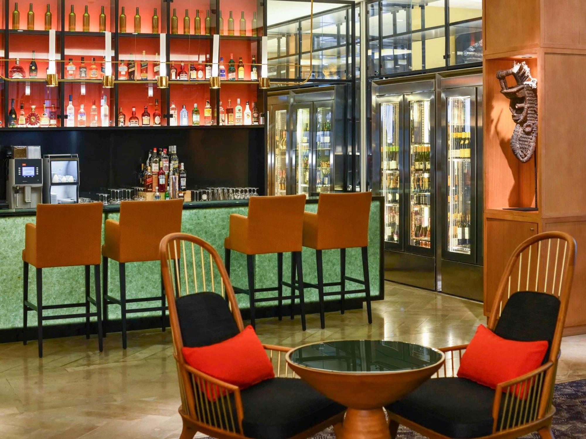 Moevenpick Hotel Abidjan Bagian luar foto