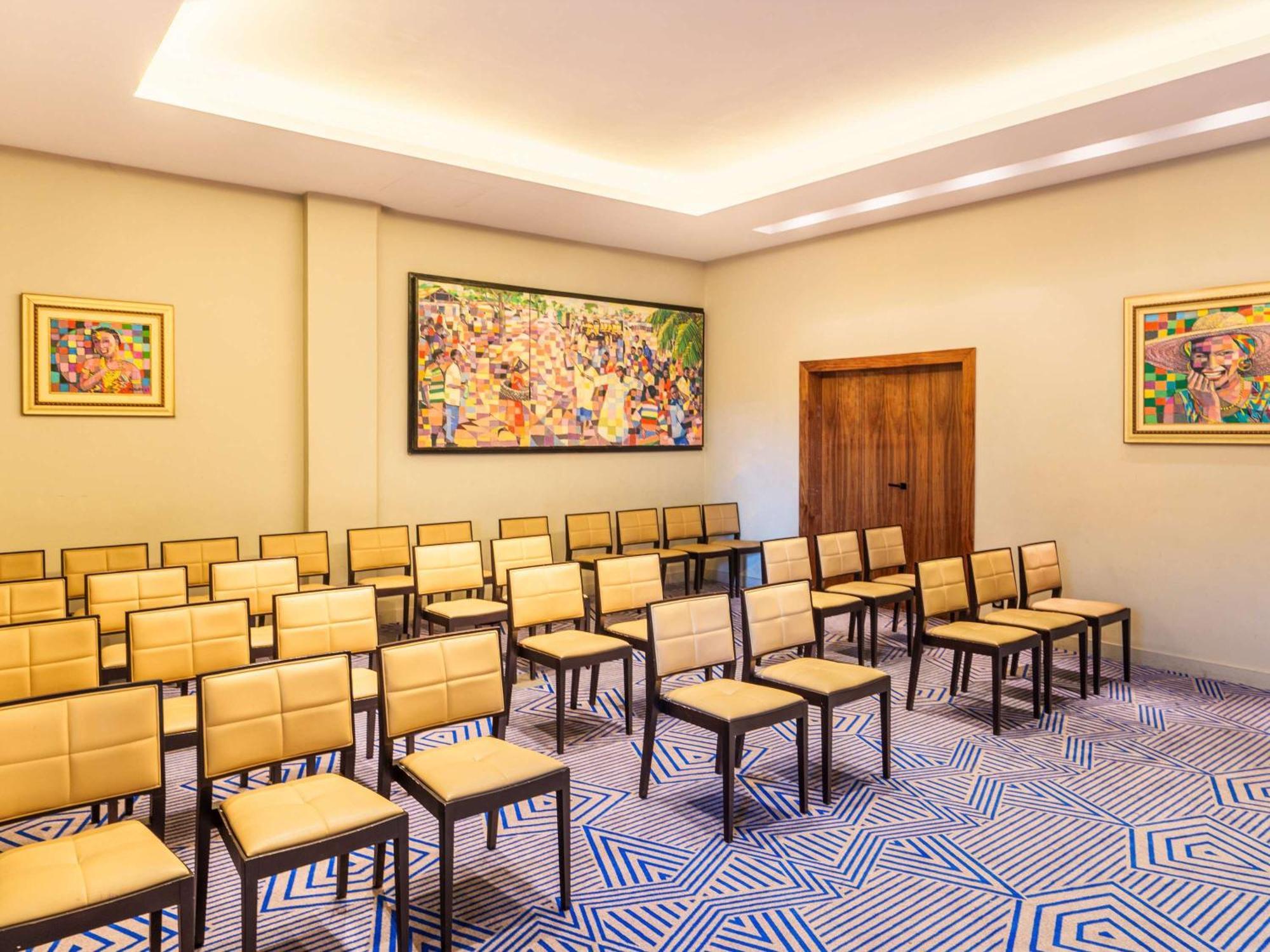 Moevenpick Hotel Abidjan Bagian luar foto