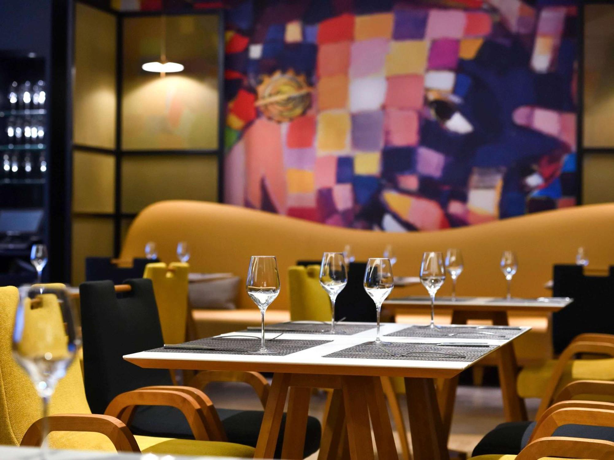 Moevenpick Hotel Abidjan Bagian luar foto