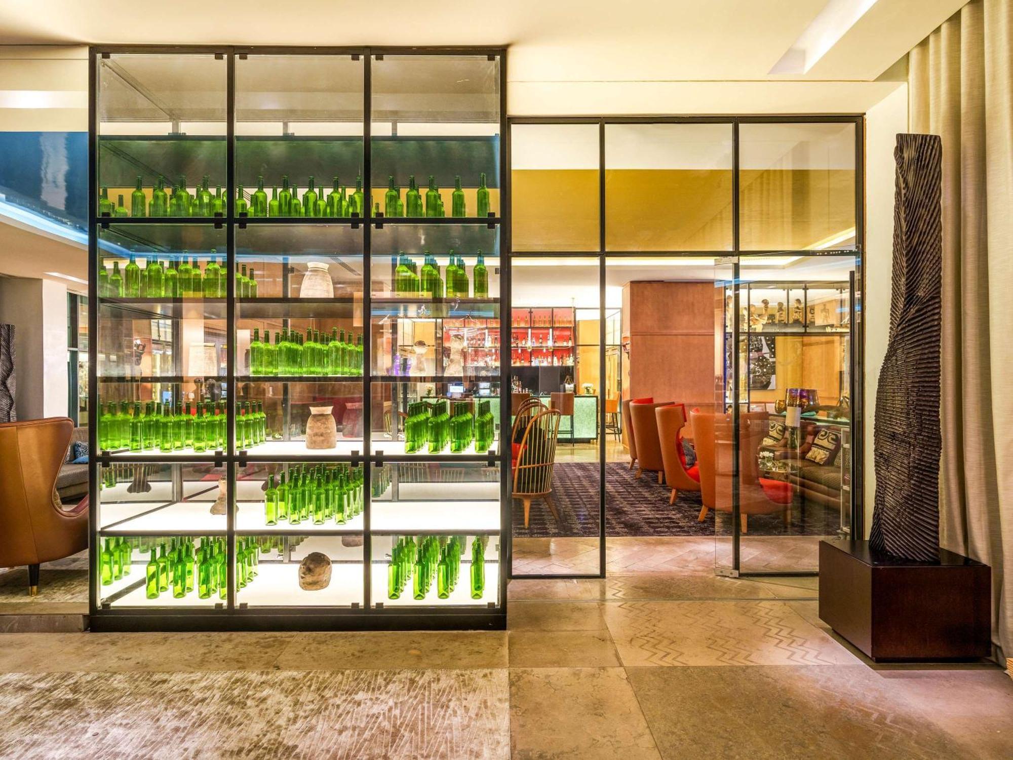 Moevenpick Hotel Abidjan Bagian luar foto