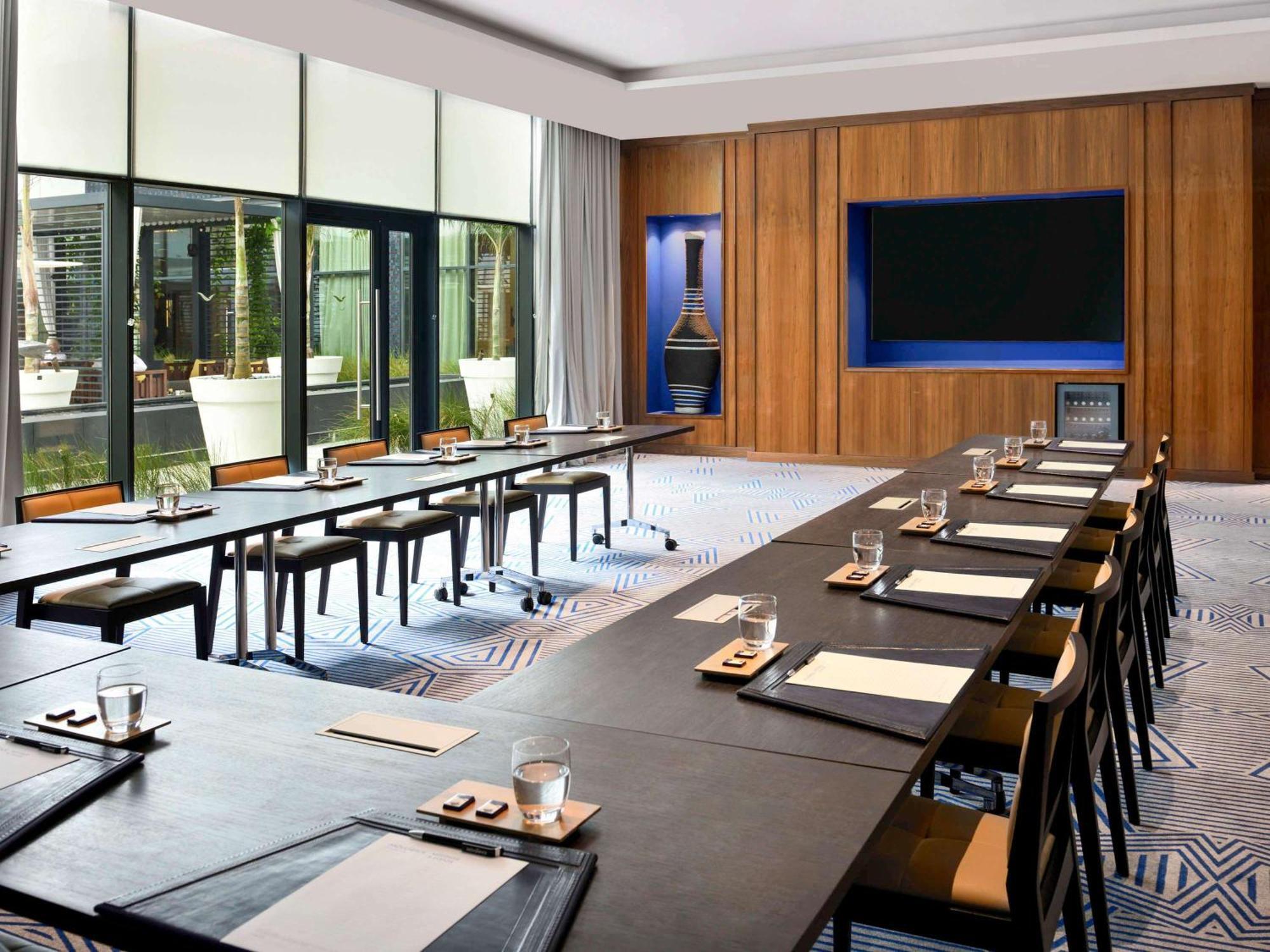 Moevenpick Hotel Abidjan Bagian luar foto