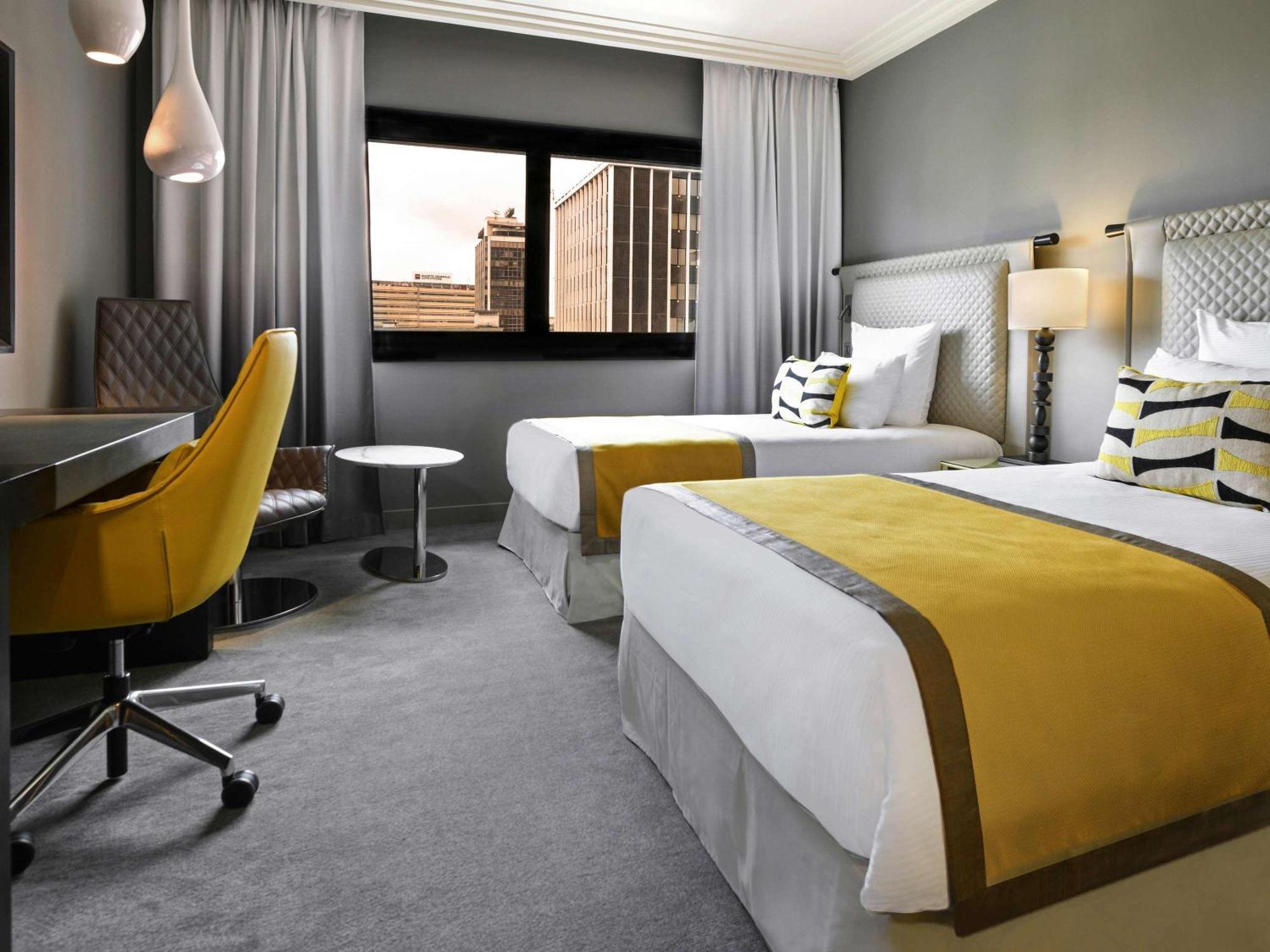 Moevenpick Hotel Abidjan Bagian luar foto