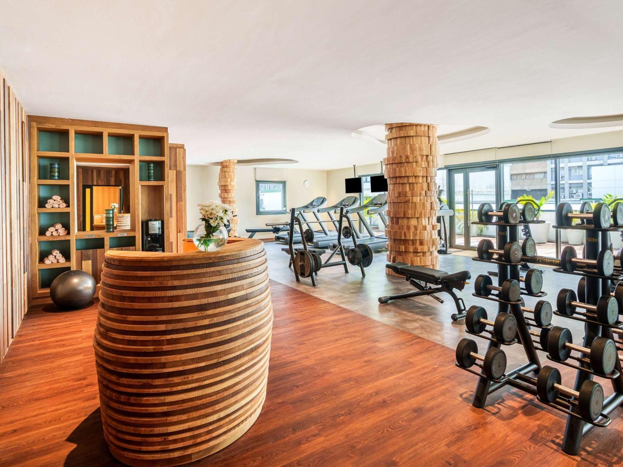 Moevenpick Hotel Abidjan Bagian luar foto