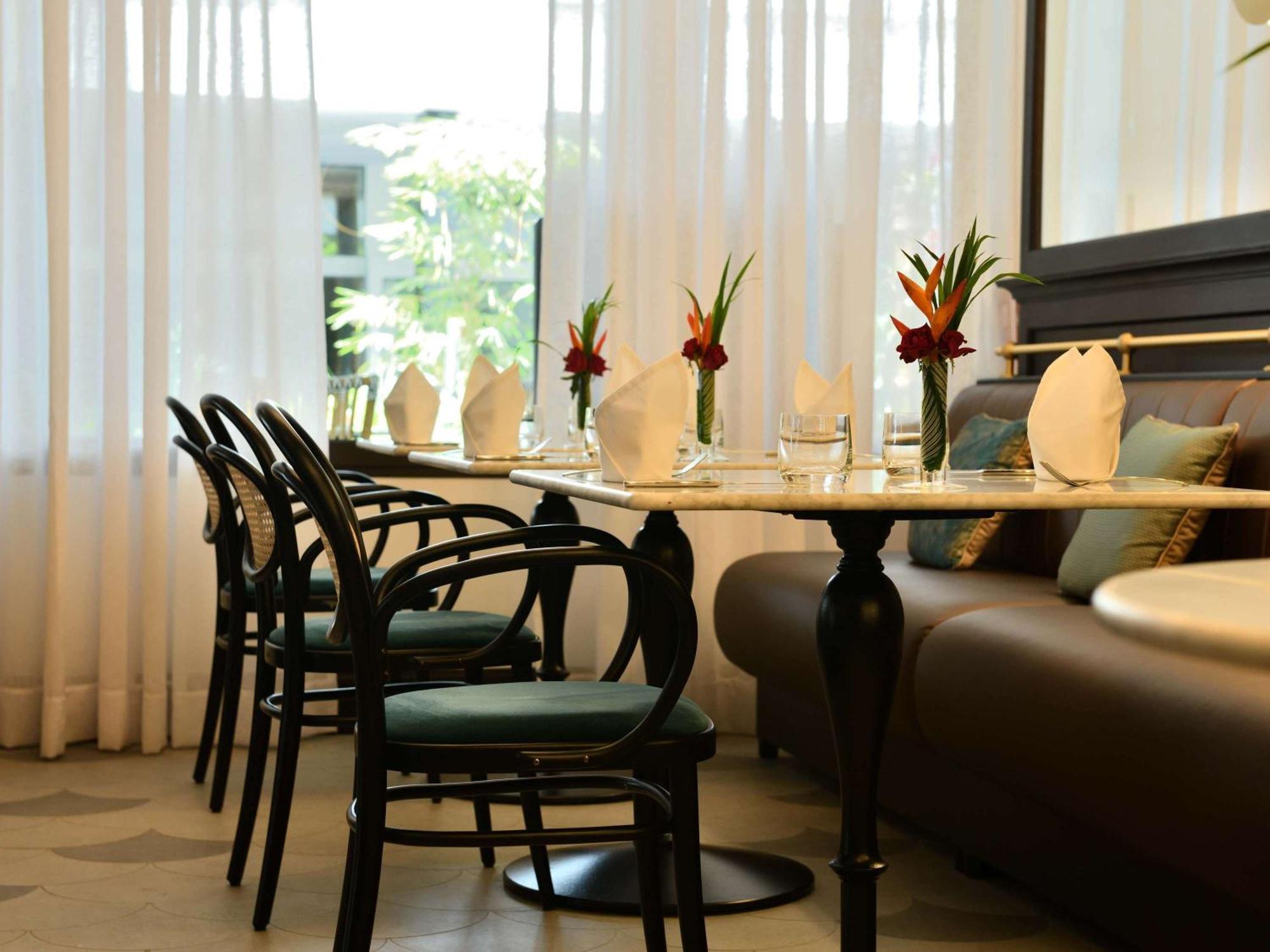 Moevenpick Hotel Abidjan Bagian luar foto
