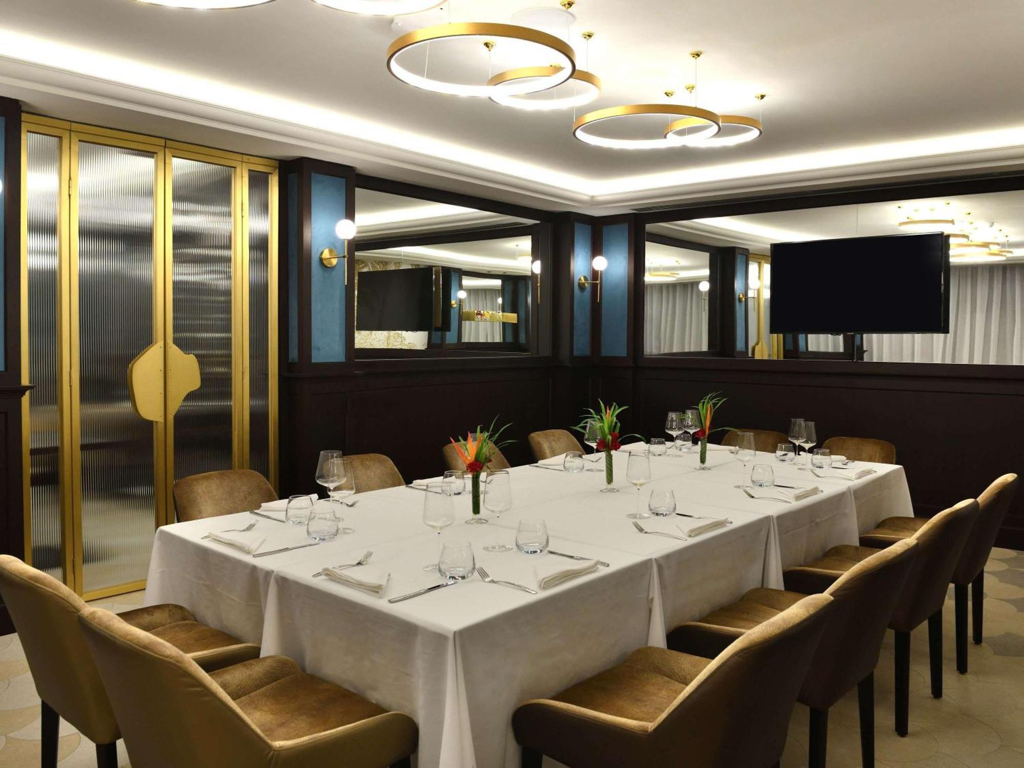 Moevenpick Hotel Abidjan Bagian luar foto